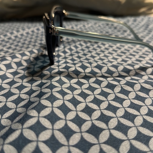 Tory Burch sunglasses with case - Picture 4 of 4